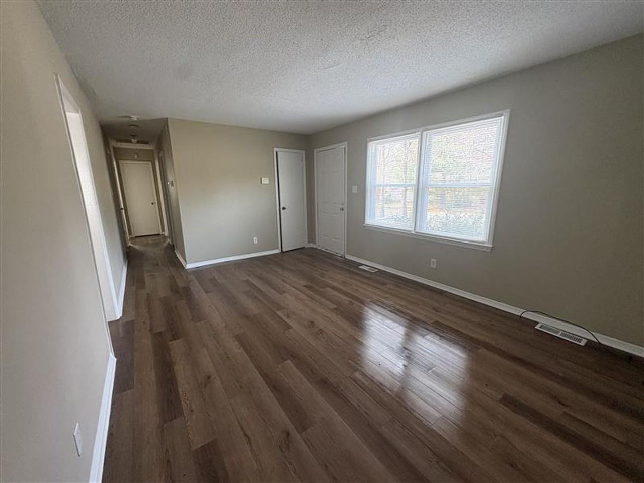 4130 Edgeware Rd - Photo 3 of 14