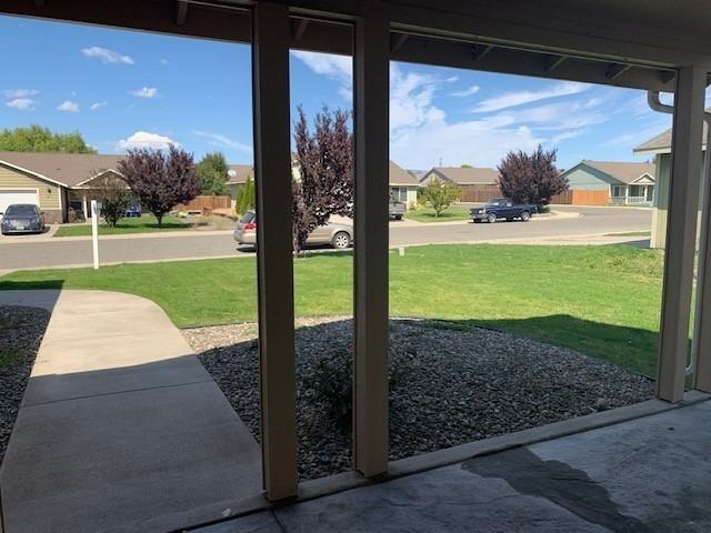 310 E Kristen Ave - Photo 3 of 23