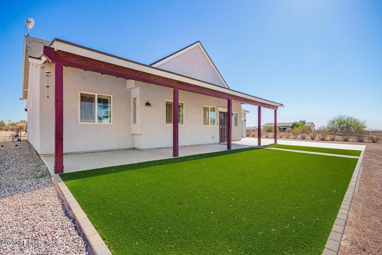 1027 N 360th Ave - Photo 2 of 31