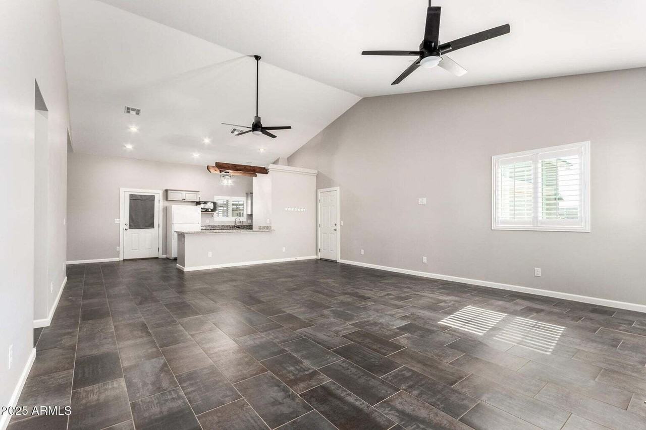 1027 N 360th Ave - Photo 7 of 31