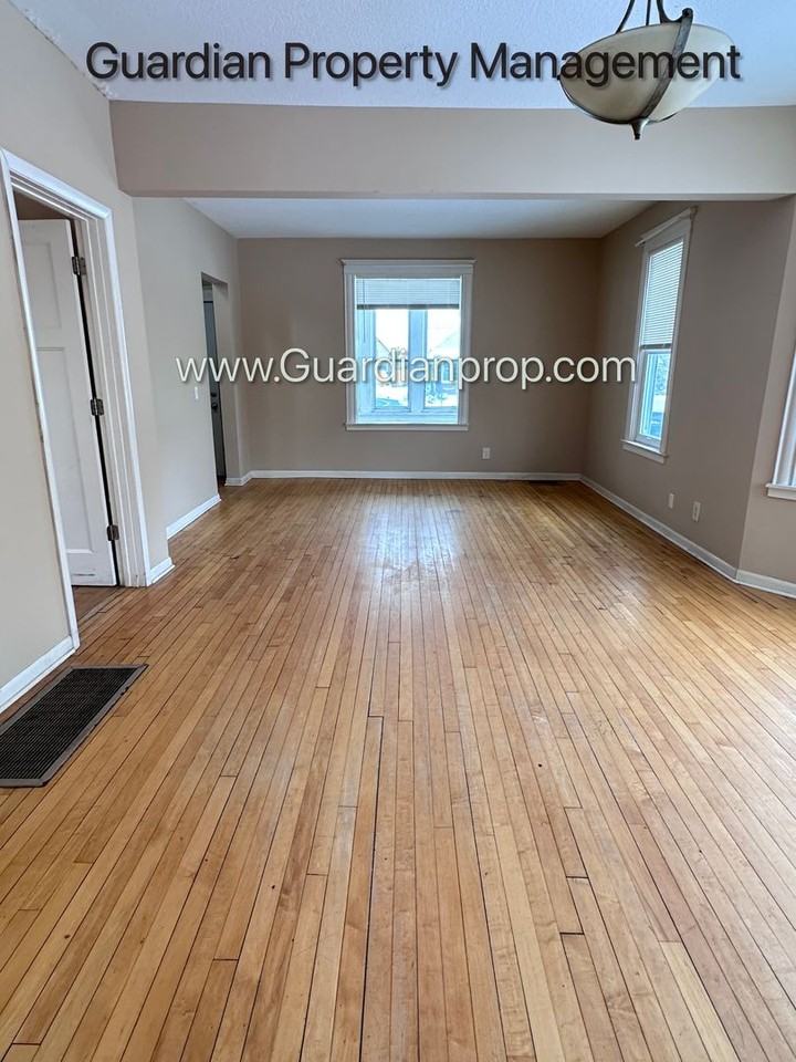 4131 Bryant Ave N - Photo 7 of 18