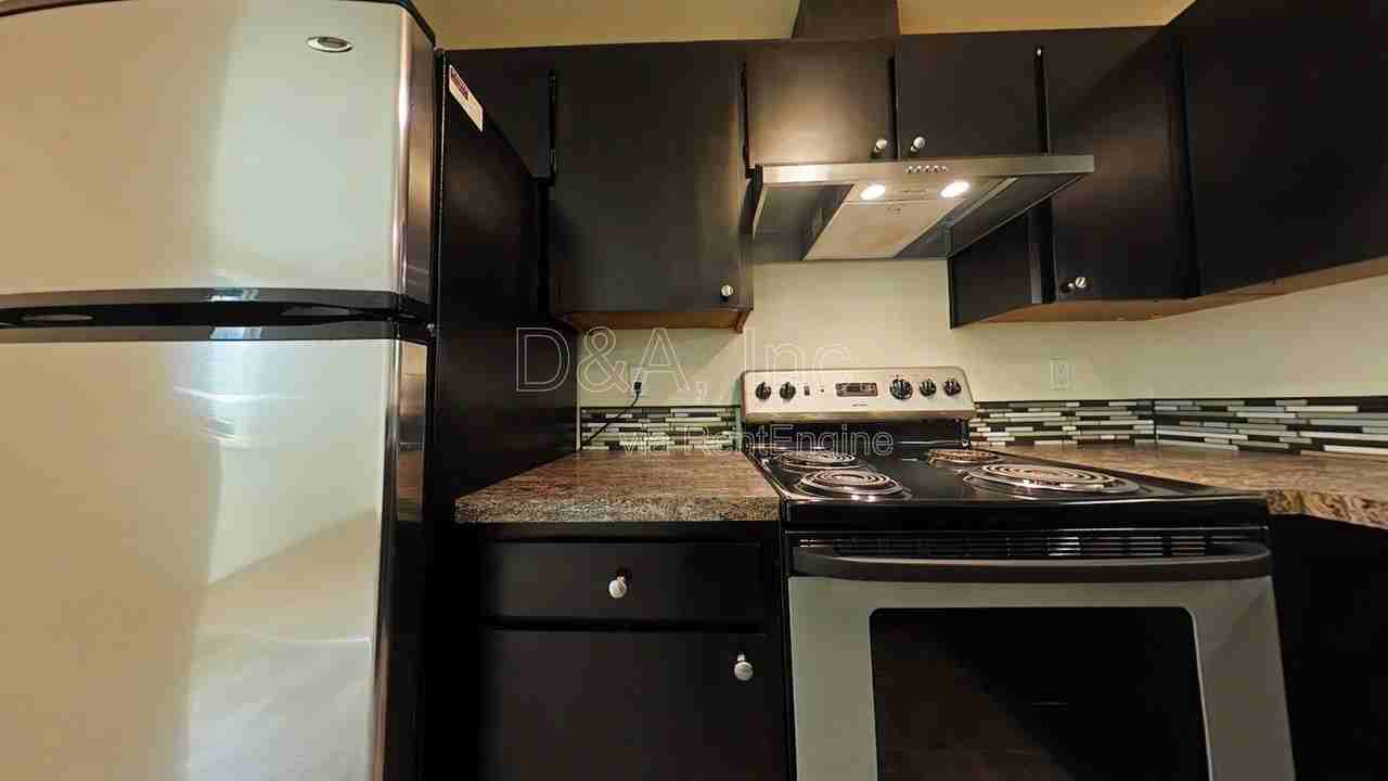 1961 Nw Grant Ave #1 - Photo 4 of 8