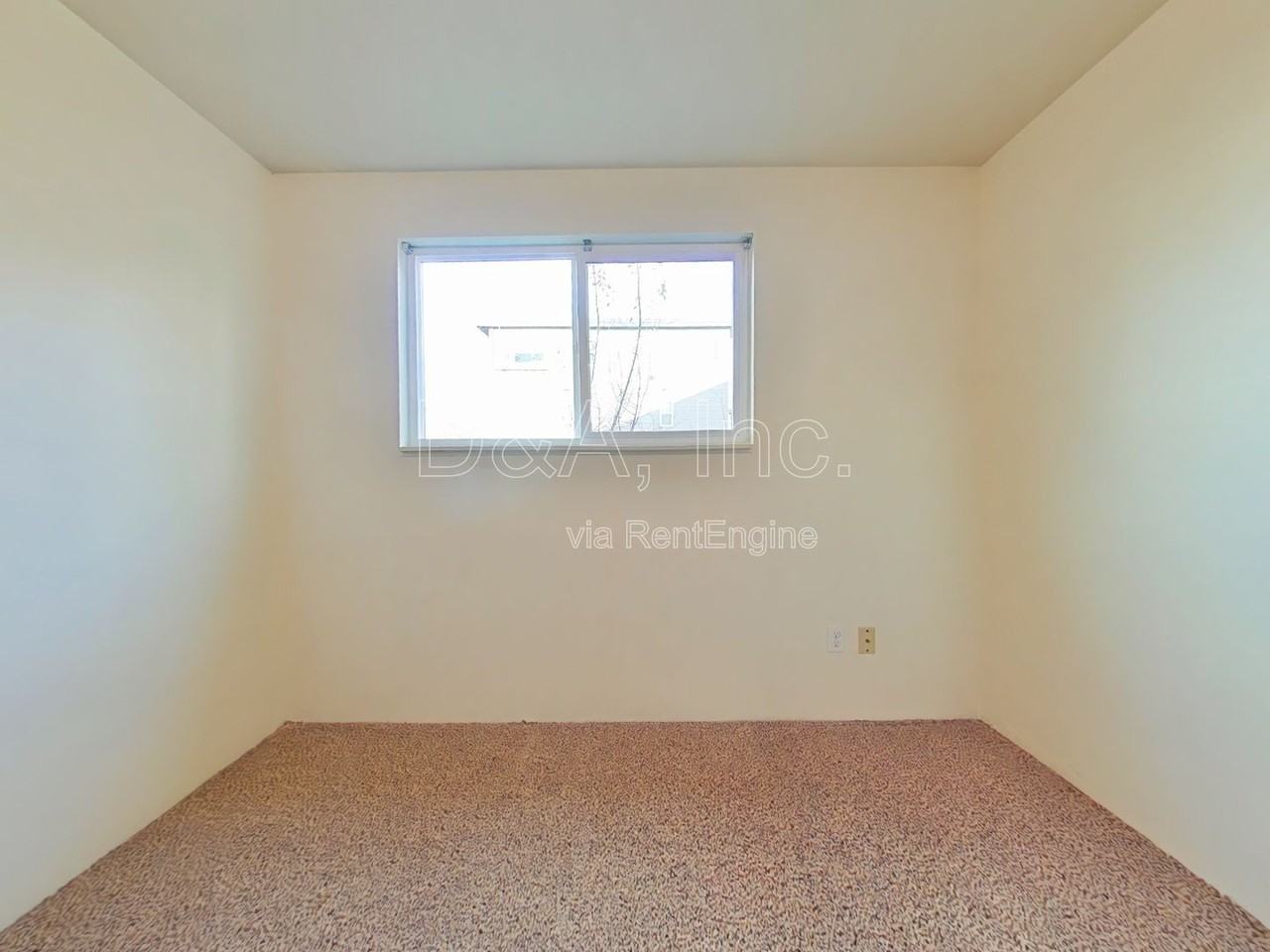 1961 Nw Grant Ave #1 - Photo 5 of 8