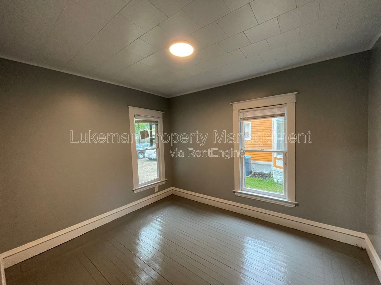 720 Oak St #1 - Photo 3 of 8