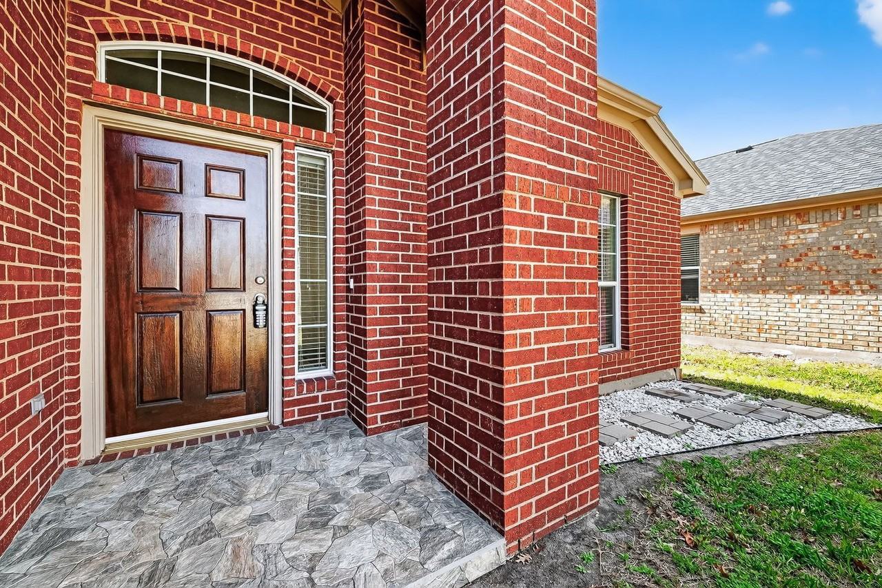 9830 Lynette Falls Dr - Photo 4 of 46