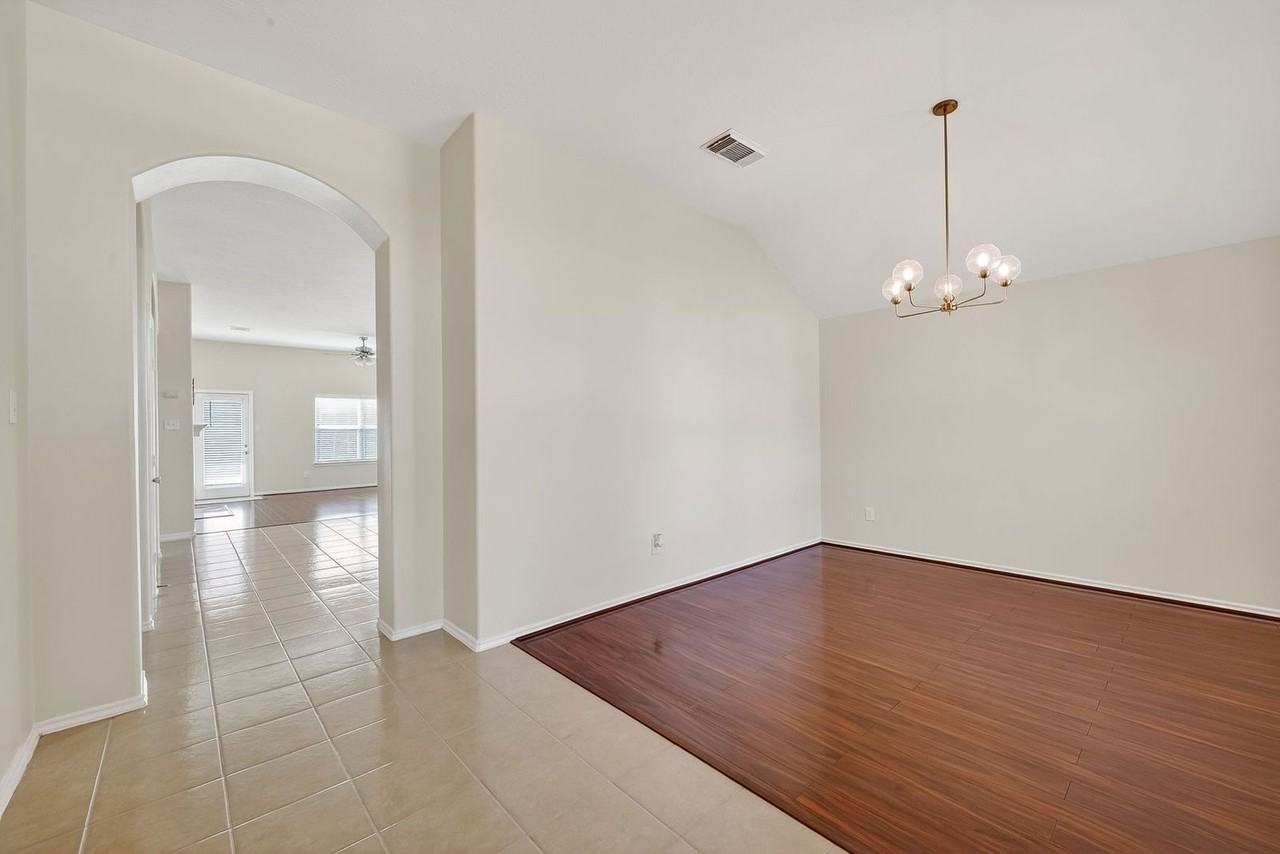 9830 Lynette Falls Dr - Photo 5 of 46