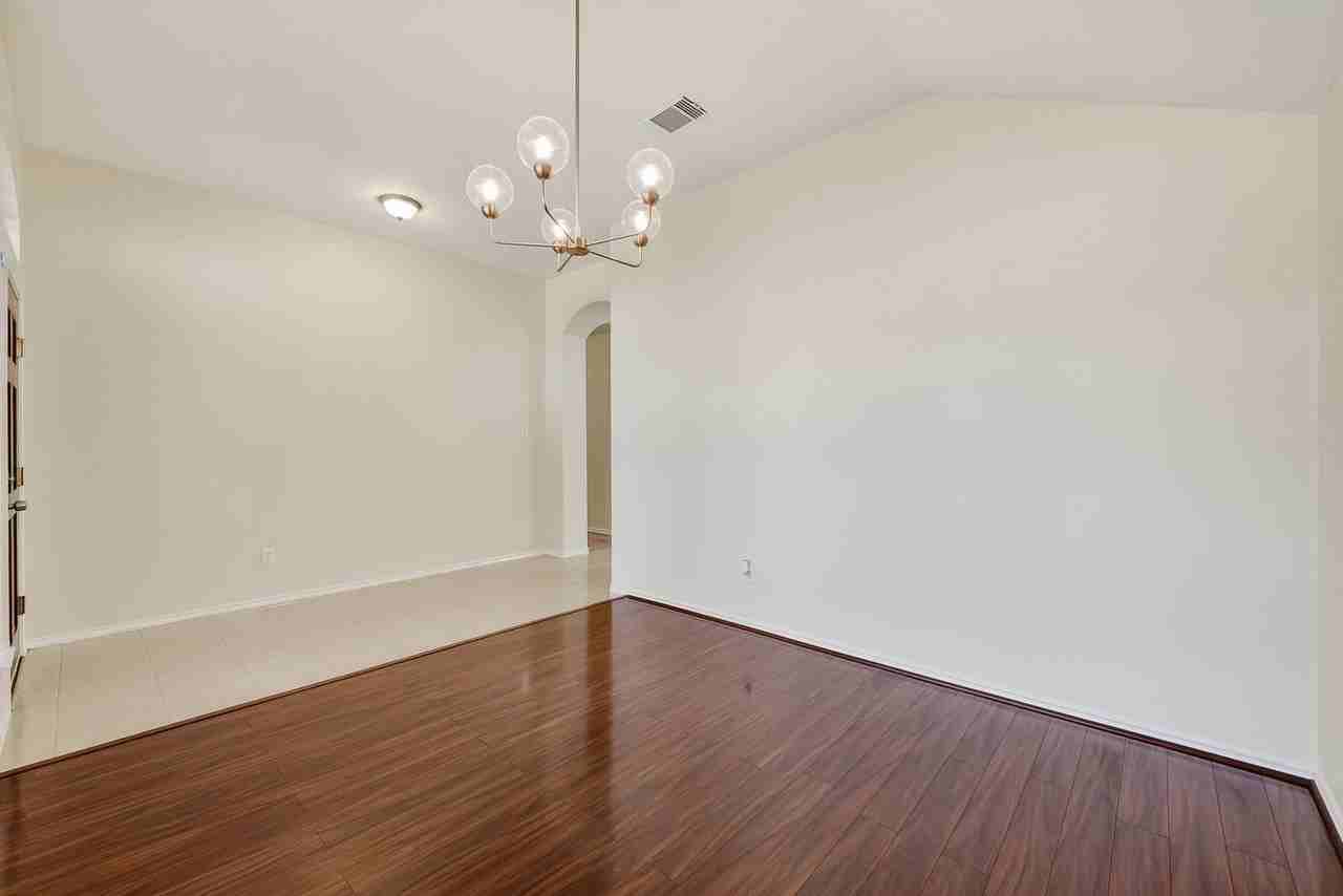 9830 Lynette Falls Dr - Photo 7 of 46