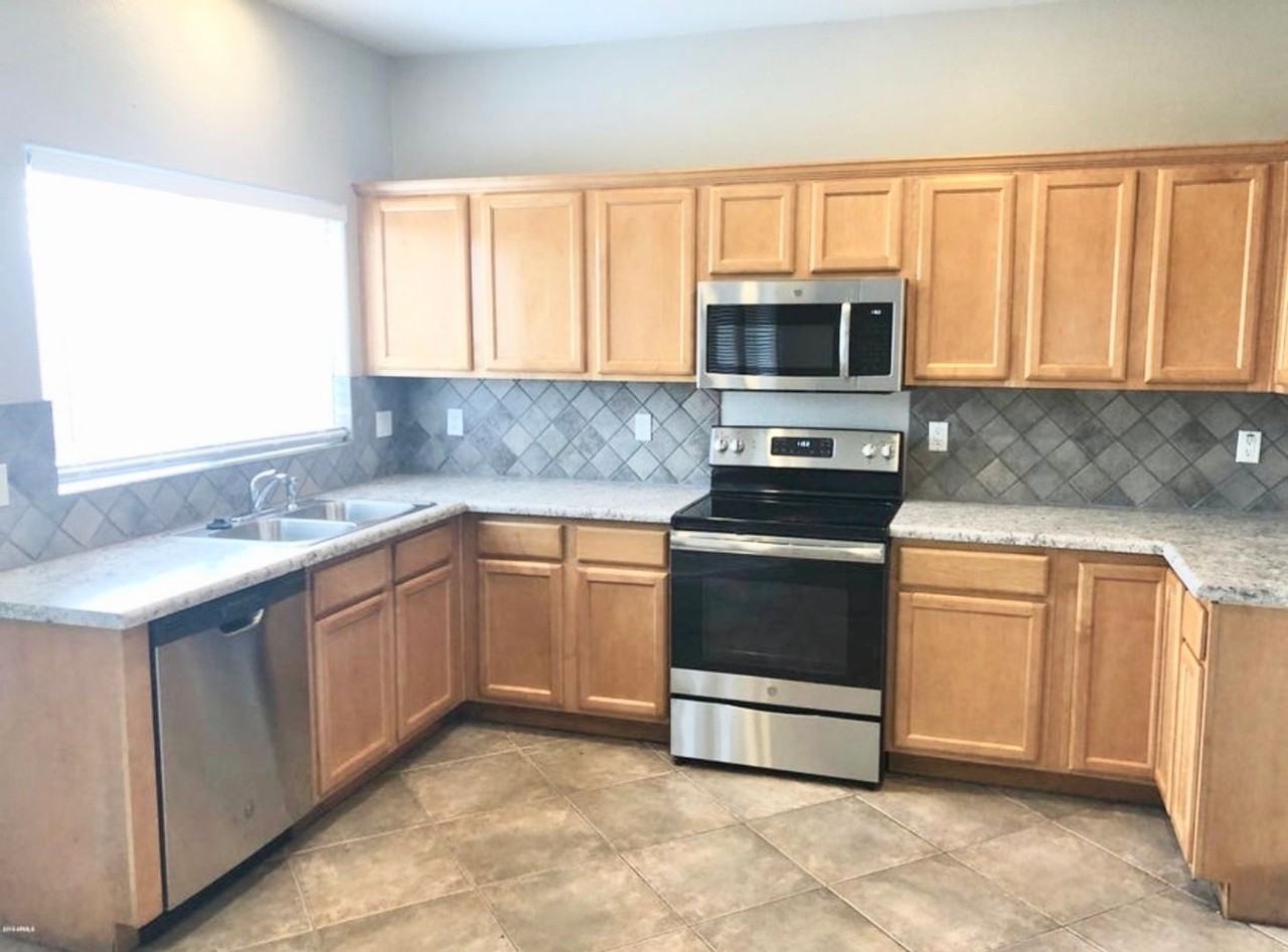 12351 W Sherman St - Photo 7 of 25