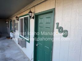 featured image of 1057 W Melrose St