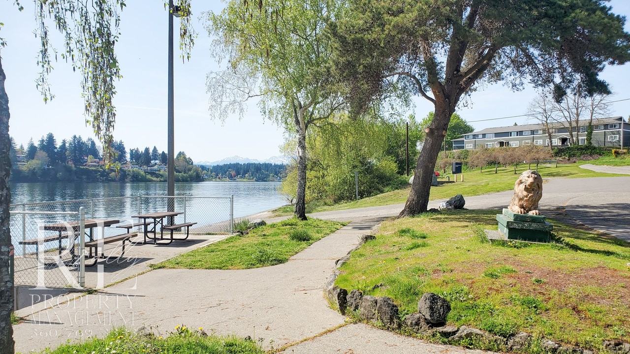 2731 Hefner Ave - Photo 5 of 17