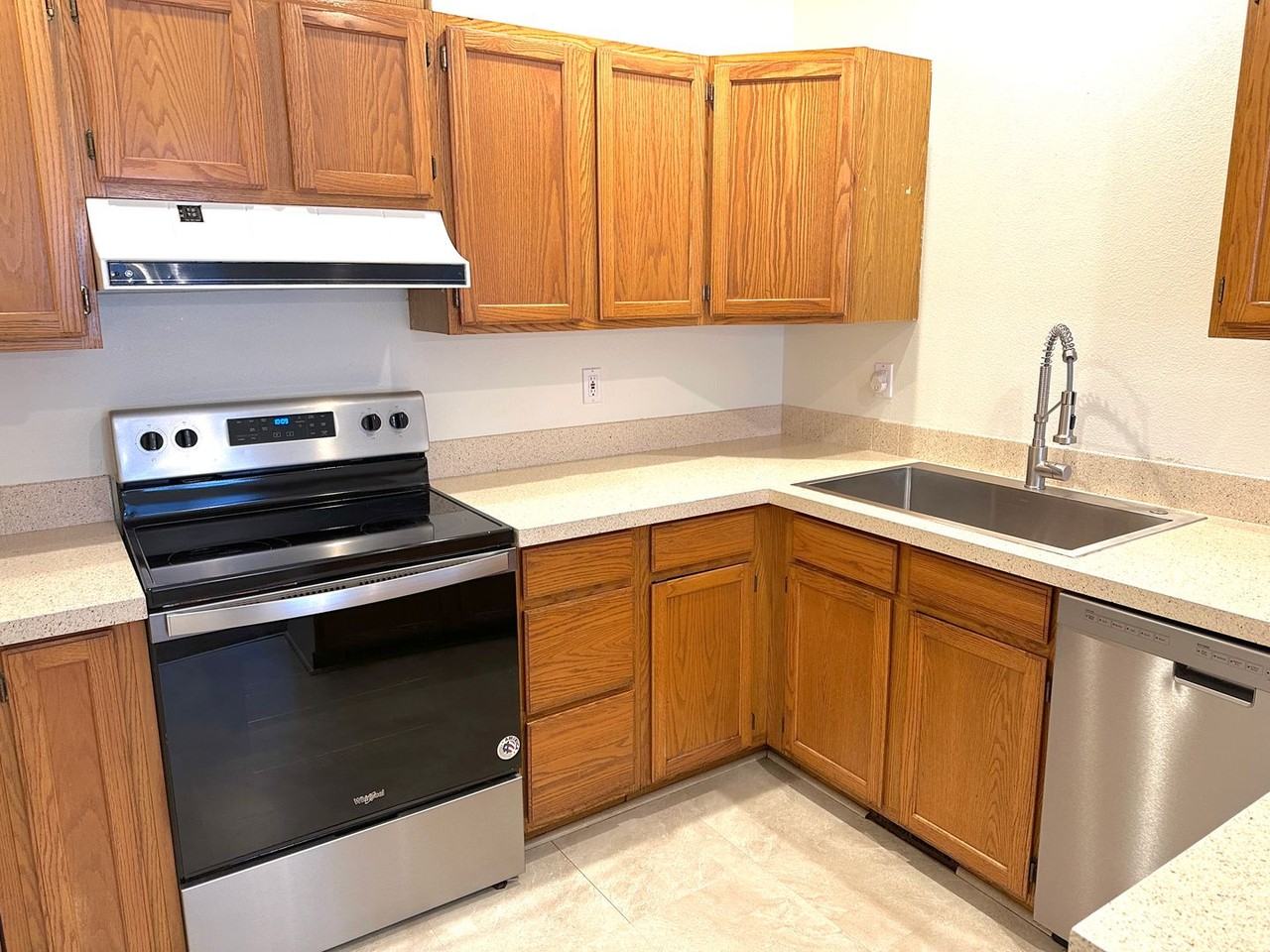 4295 W Alpine St - Photo 3 of 26