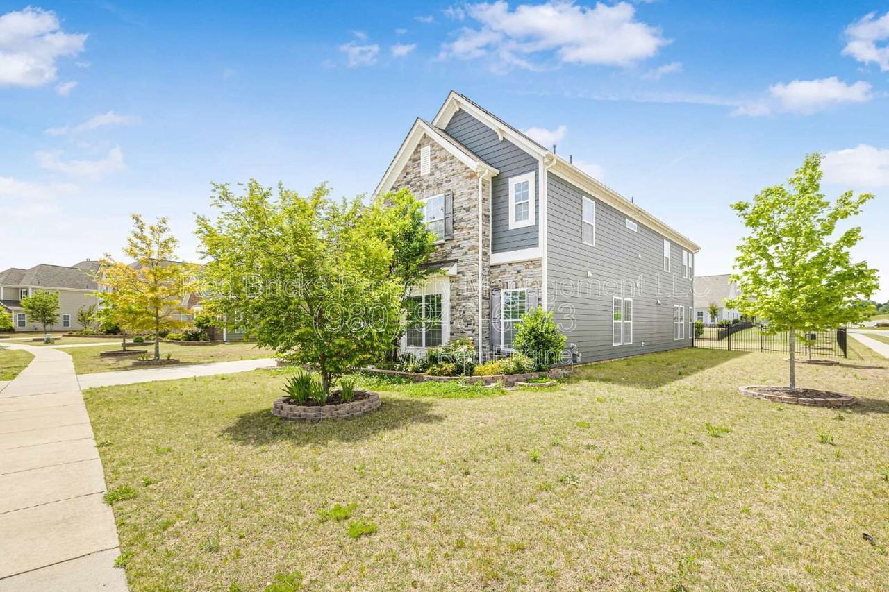 8608 Lavender Pl - Photo 3 of 42