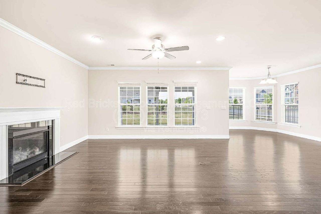 8608 Lavender Pl - Photo 5 of 42