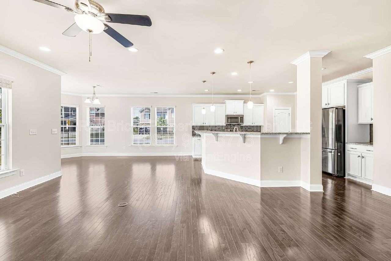 8608 Lavender Pl - Photo 6 of 42