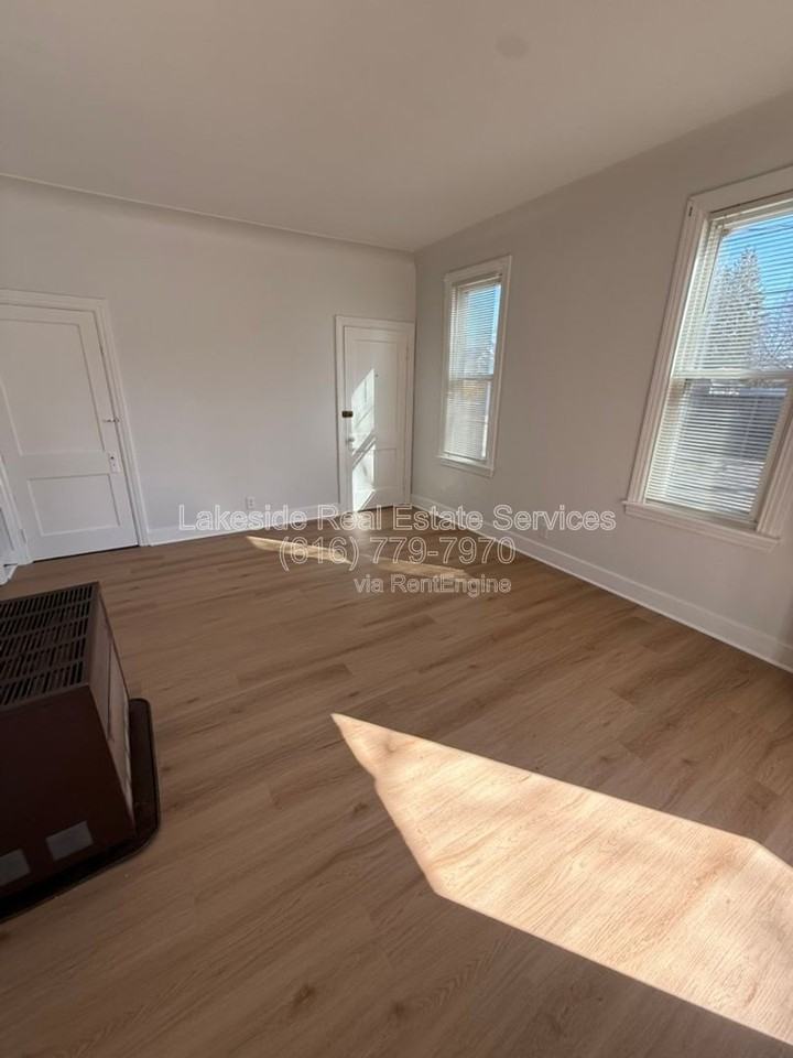 1101 Dayton St Sw - Photo 2 of 12