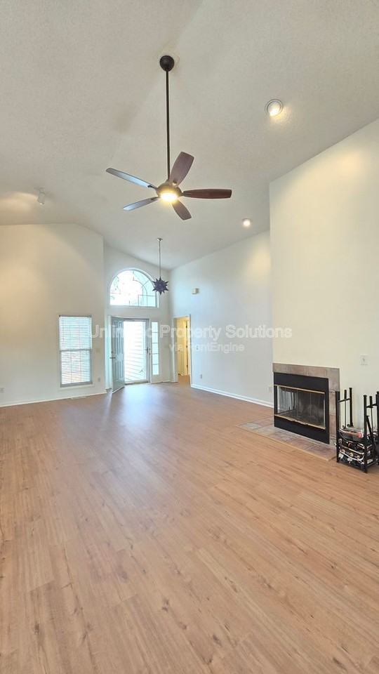 426 Lansdowne Rd - Photo 3 of 27