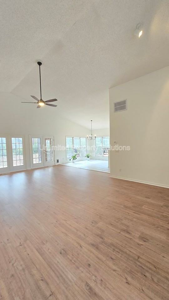 426 Lansdowne Rd - Photo 5 of 27