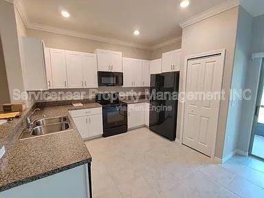 1591 Cassius St - Photo 5 of 18