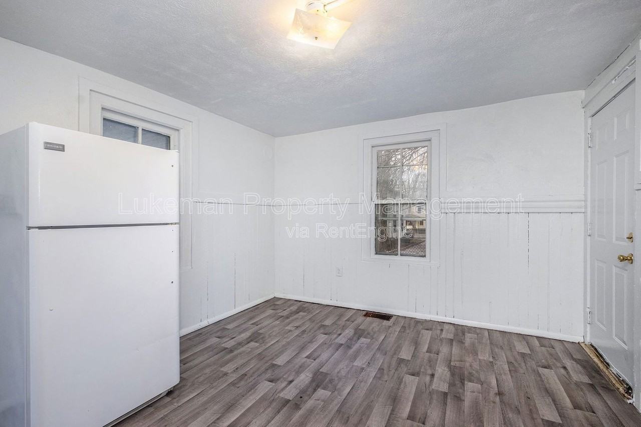 719 Davis St - Photo 6 of 19