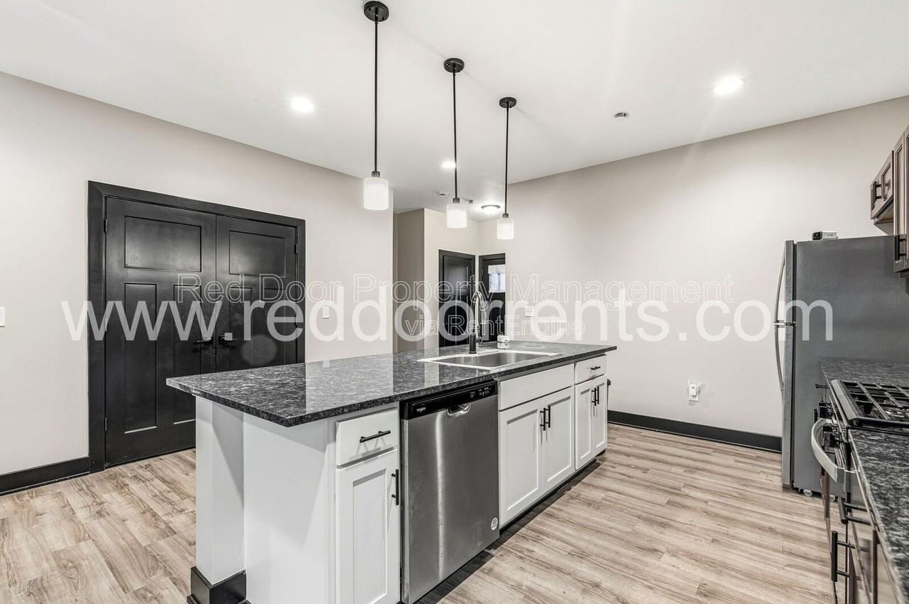 416 Eastern Ave - Photo 3 of 29