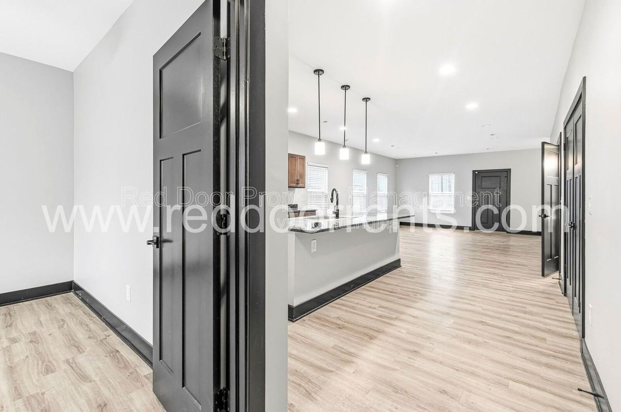 416 Eastern Ave - Photo 7 of 29