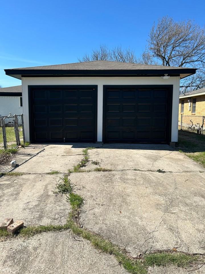 1720 Western Park Dr - Photo 2 of 10