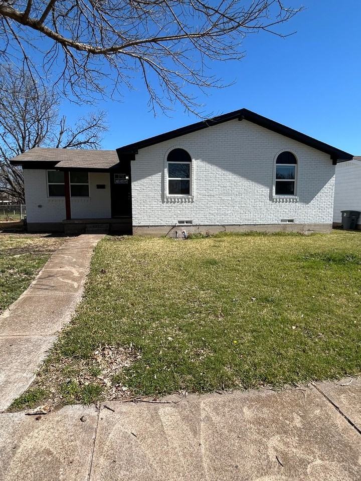 1720 Western Park Dr - Photo 4 of 10