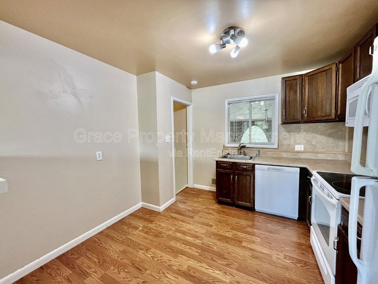 10758 Ogden St - Photo 4 of 20