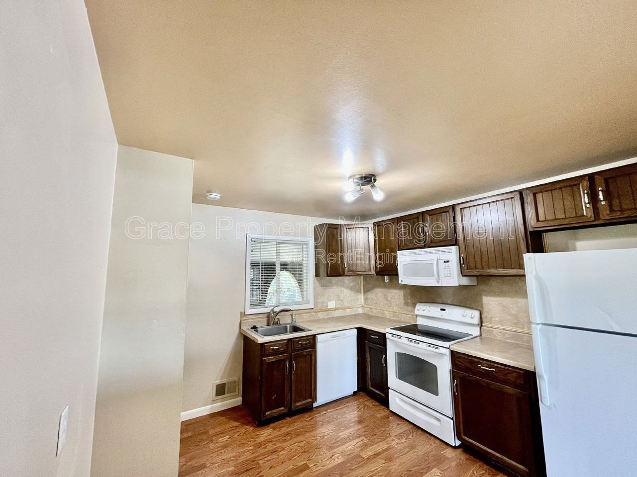 10758 Ogden St - Photo 5 of 20