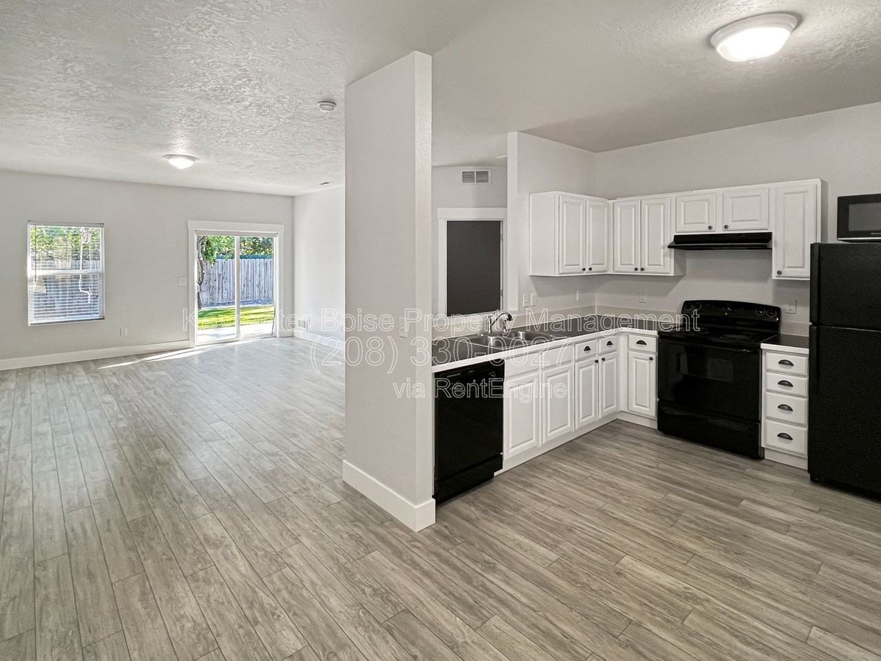 1691 E Daulby St - Photo 3 of 19