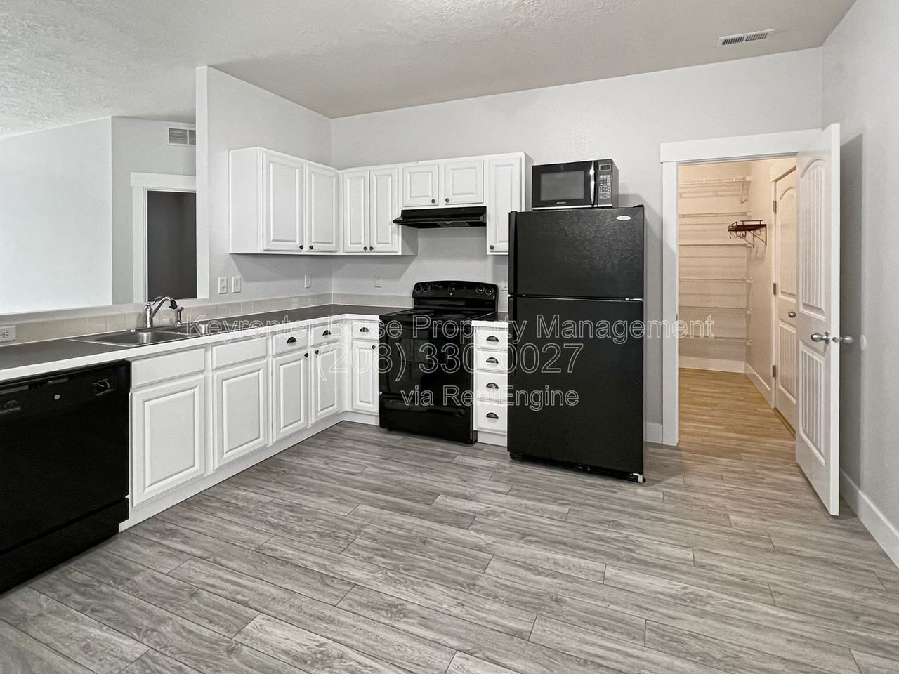 1691 E Daulby St - Photo 4 of 19