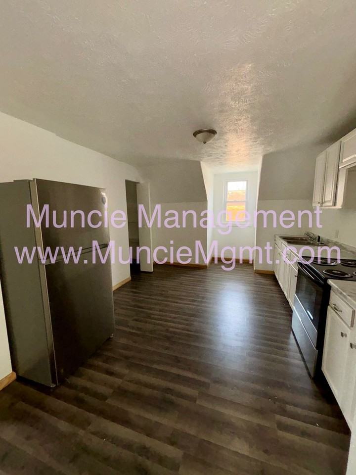 500 North Alameda Ave - Photo 2 of 18