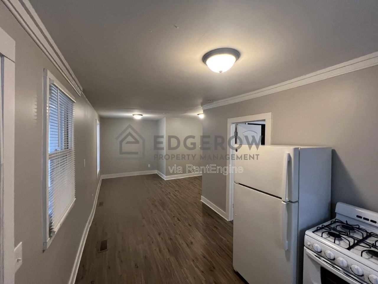 300 Gunnison Ave Sw #A - Photo 3 of 8