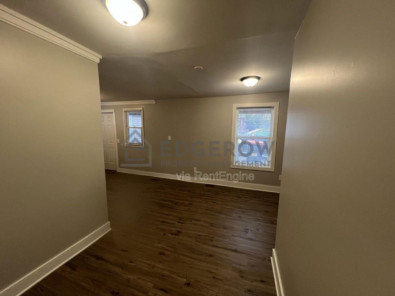 300 Gunnison Ave Sw #A - Photo 4 of 8