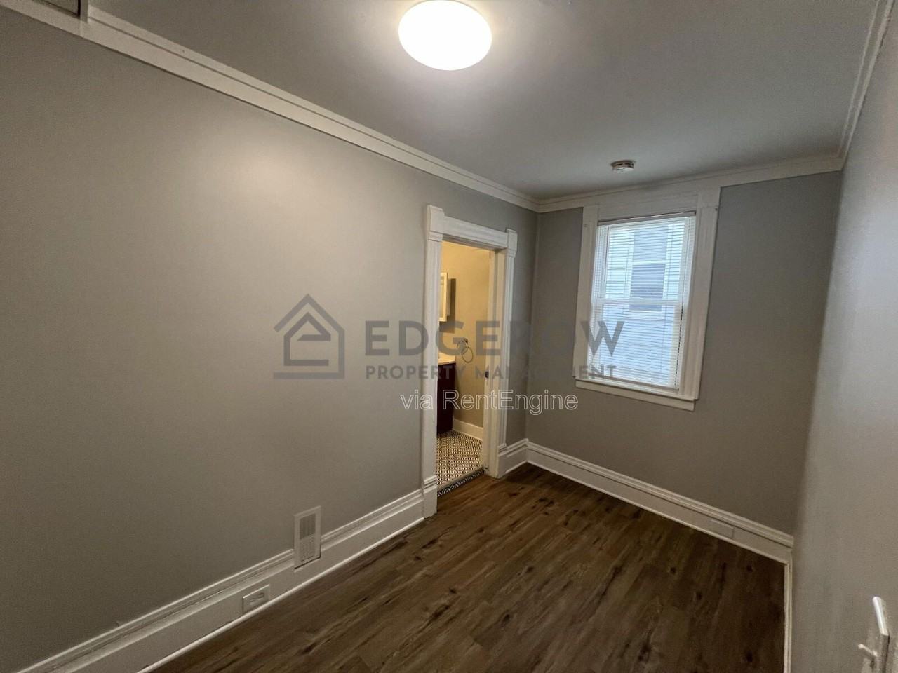 300 Gunnison Ave Sw #A - Photo 5 of 8