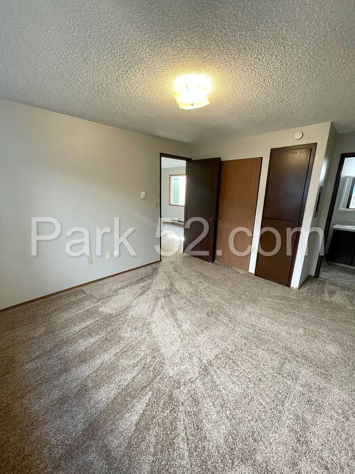 631 N Fife St #01 - Photo 7 of 9