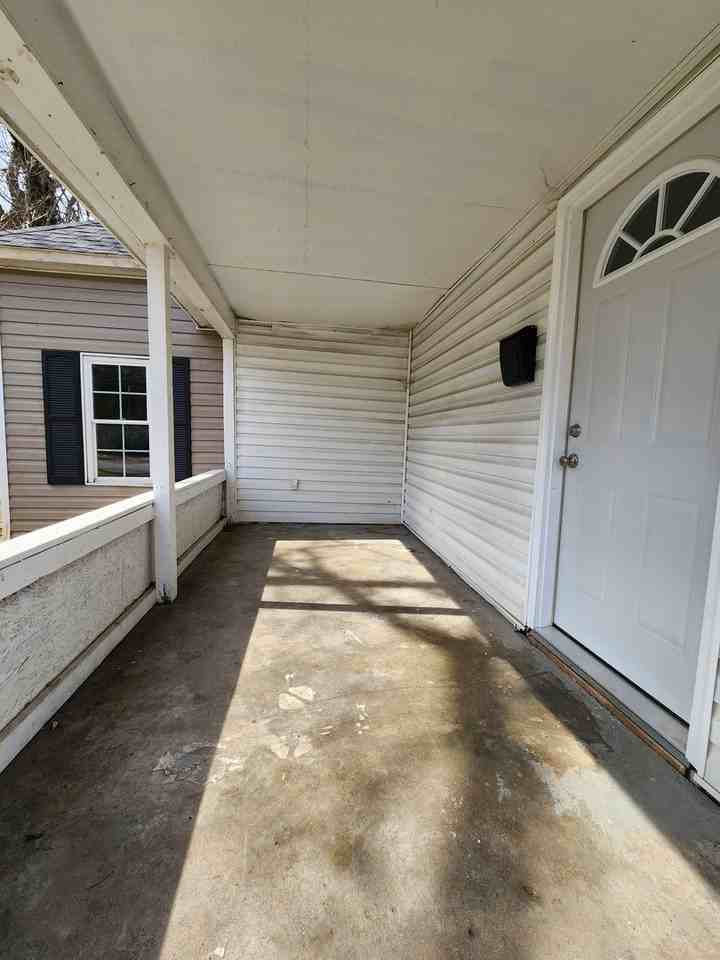 2231 N Rogers Ave - Photo 4 of 15