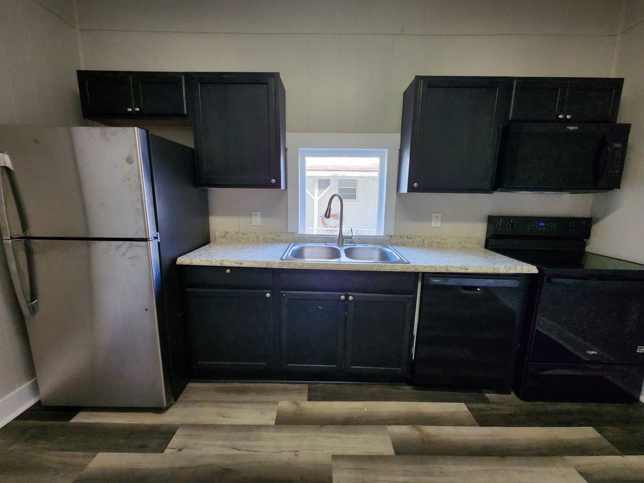 2231 N Rogers Ave - Photo 7 of 15