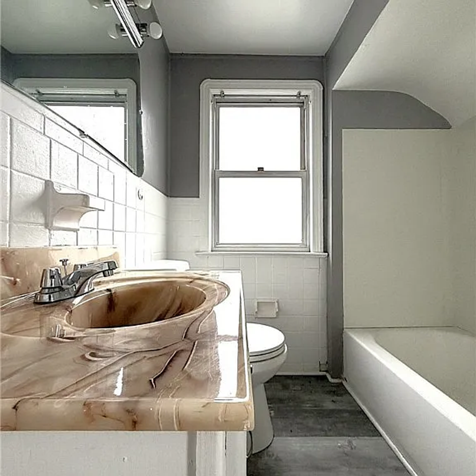 17312 Glendale Ave - Photo 4 of 12