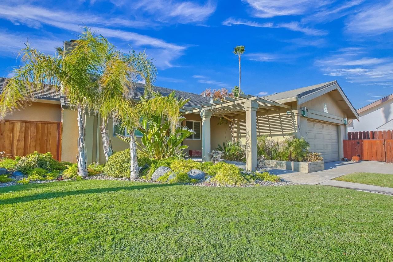 5545 Drakes Ct - Photo 3 of 34