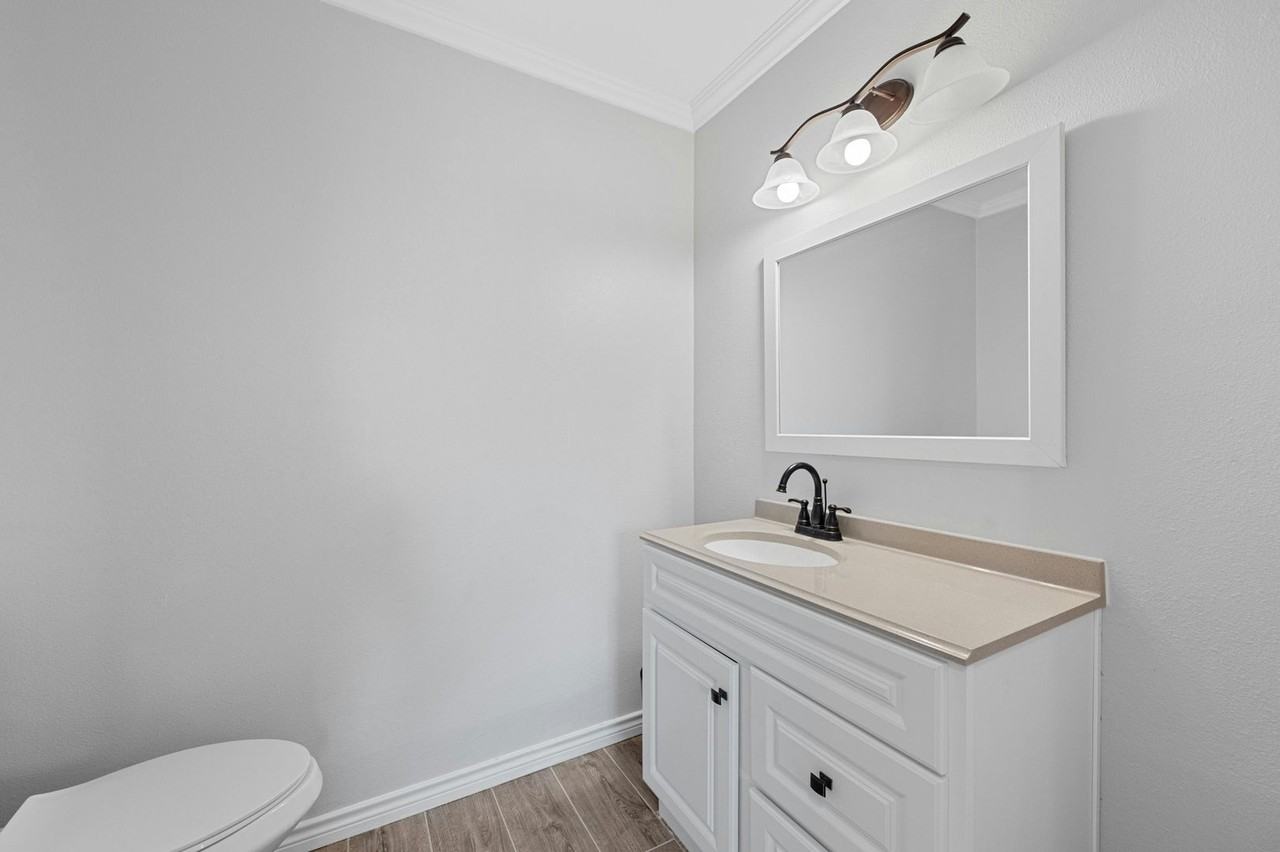 8303 Los Ranchos Dr - Photo 3 of 26