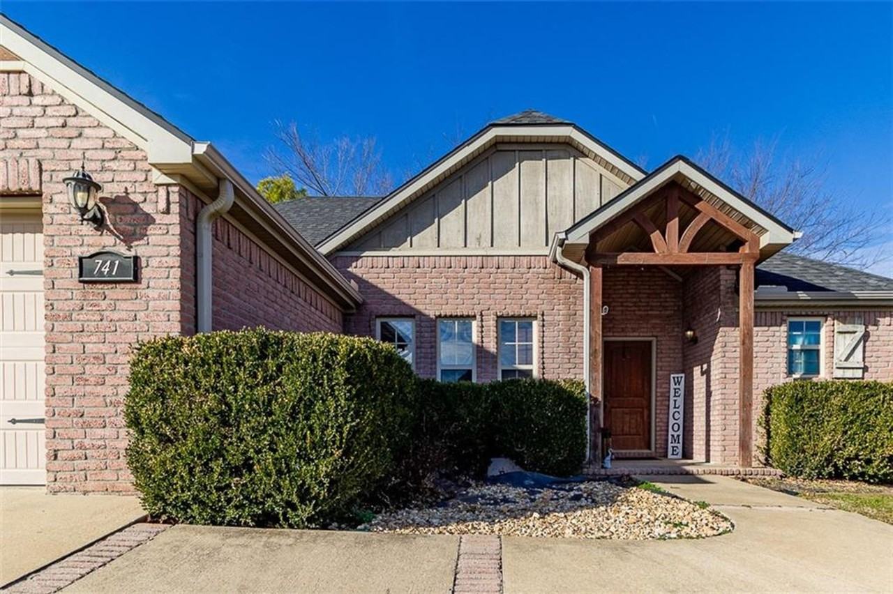 741 Venice St - Photo 2 of 12