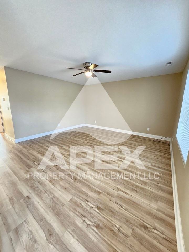 705 Avalon Dr - Photo 3 of 31