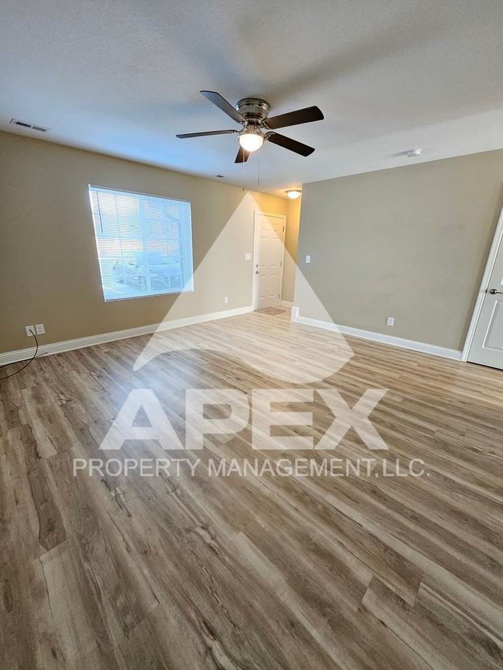 705 Avalon Dr - Photo 4 of 31