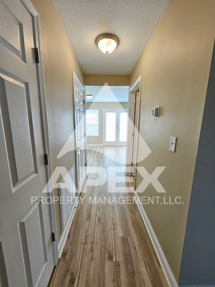 705 Avalon Dr - Photo 5 of 31