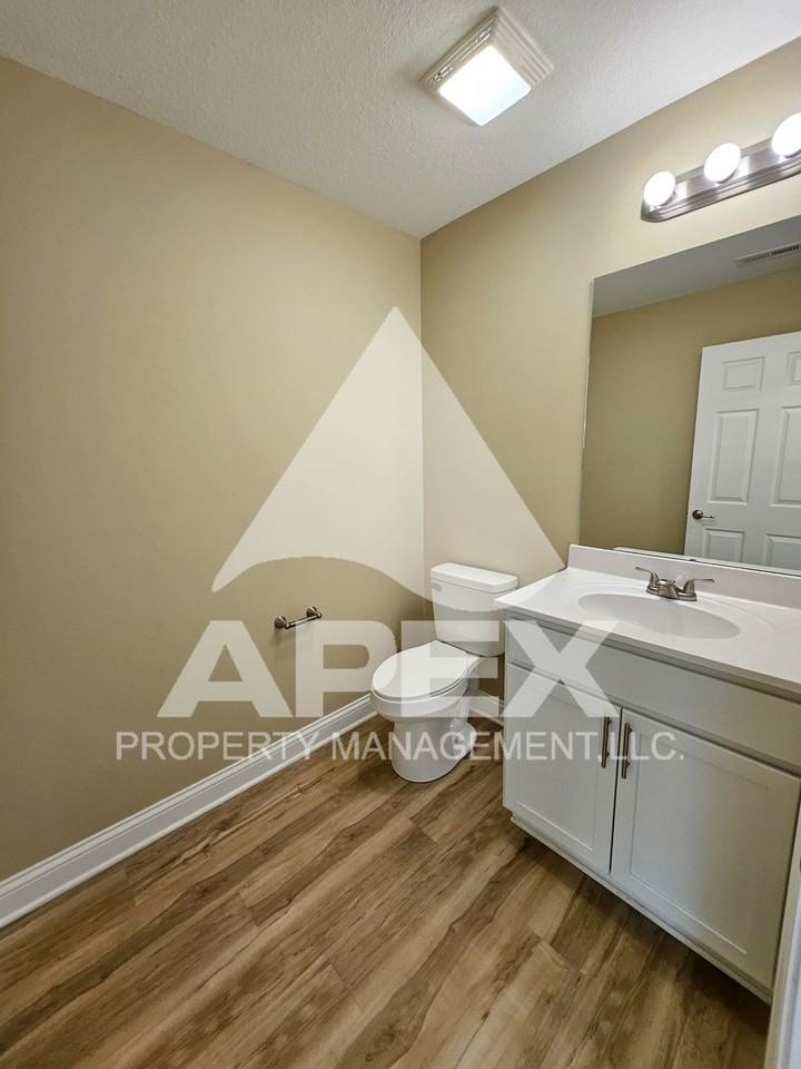 705 Avalon Dr - Photo 6 of 31