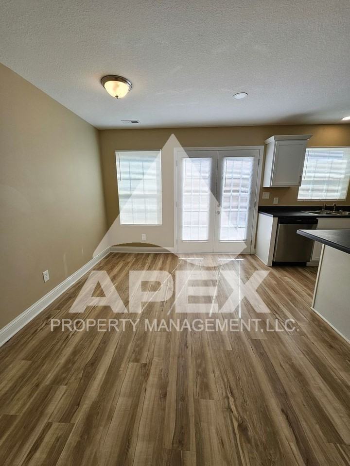 705 Avalon Dr - Photo 7 of 31