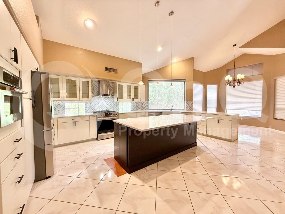 16008 S 7th St - Photo 3 of 32