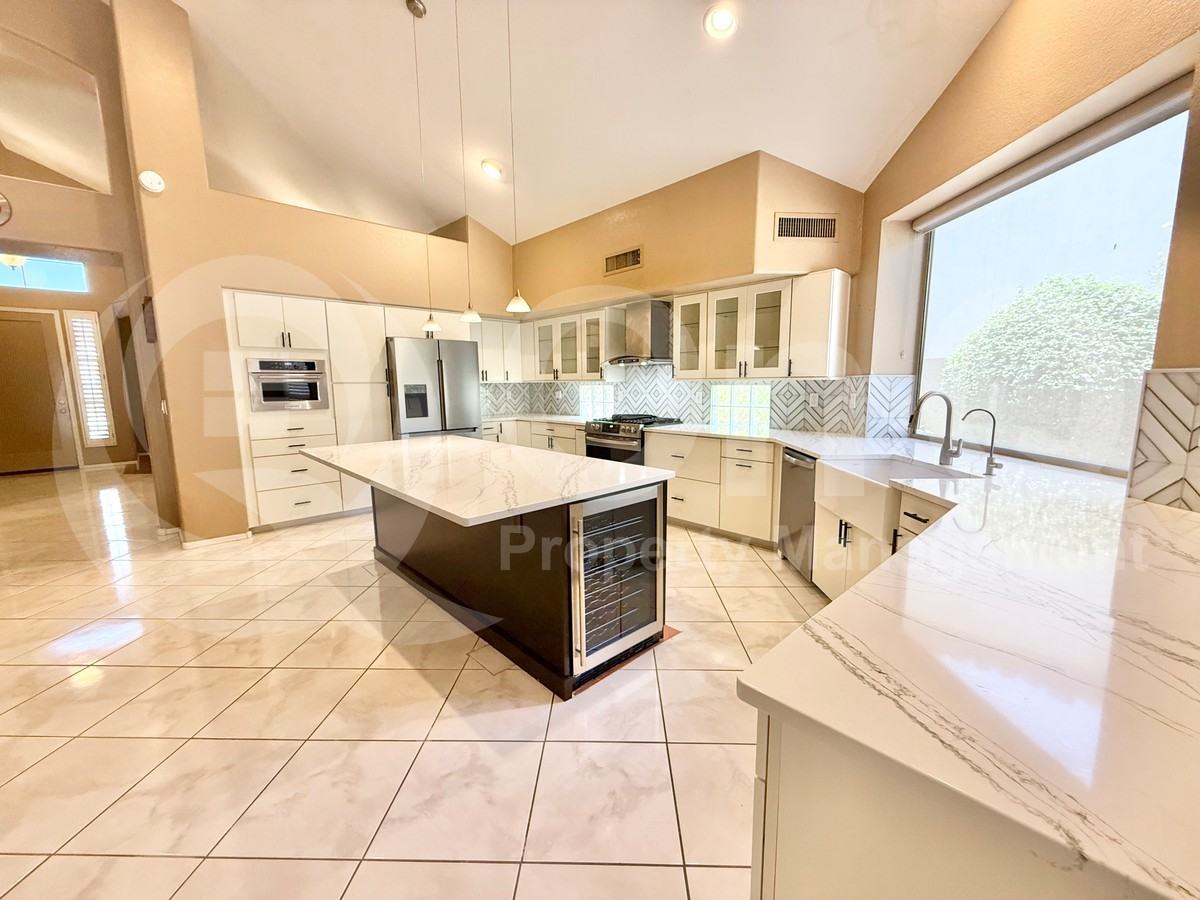 16008 S 7th St - Photo 4 of 32