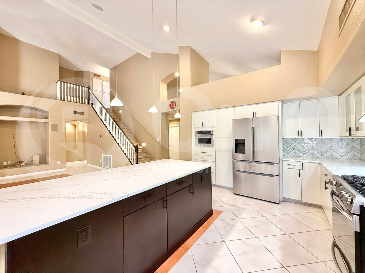 16008 S 7th St - Photo 5 of 32